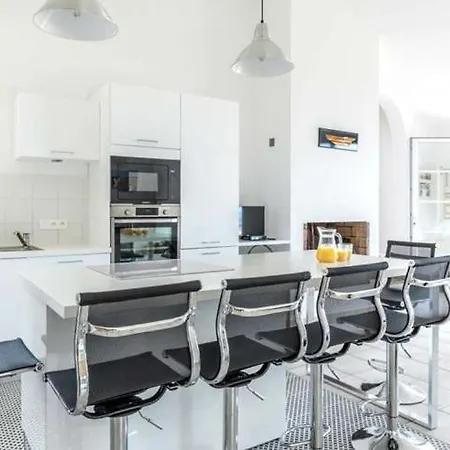 Saint-florent Sleeps 6 Pool Wifi